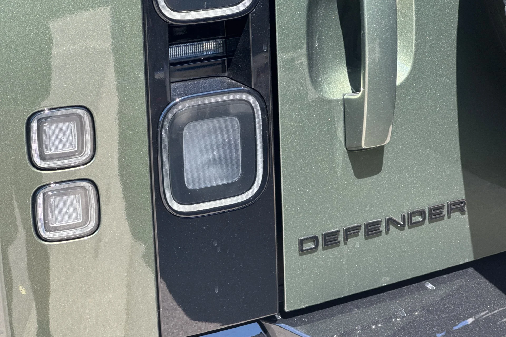 New 2026 WOOLSTONE GREEN Land Rover X-Dynamic SE image 12
