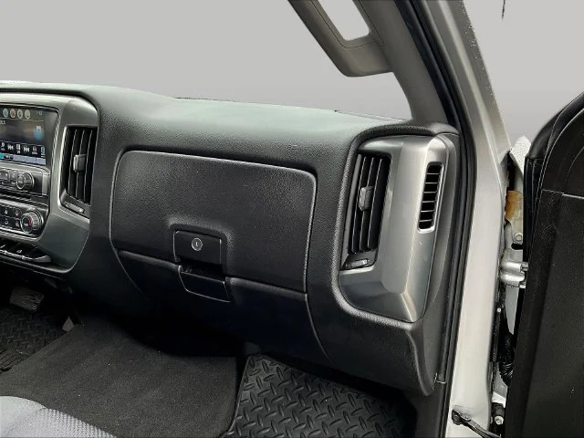 Used 2019 Silver Chevrolet LT image 29