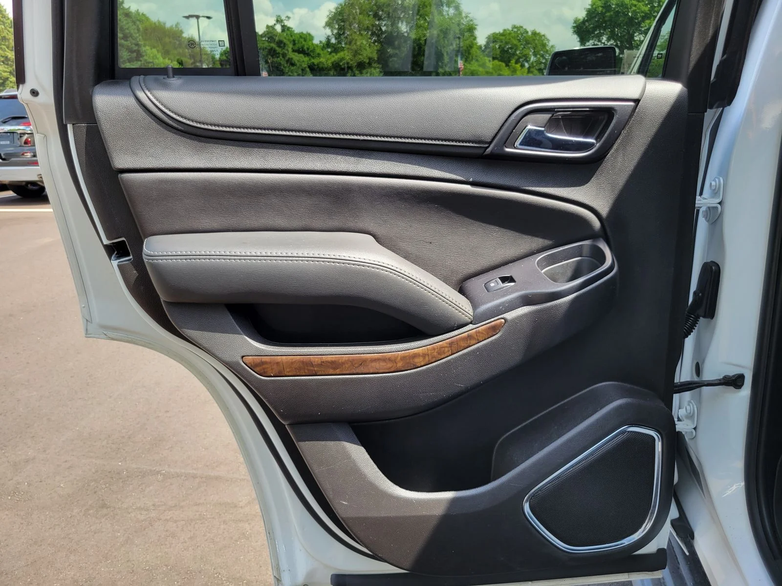 Used 2019 Summit White Chevrolet LS image 24