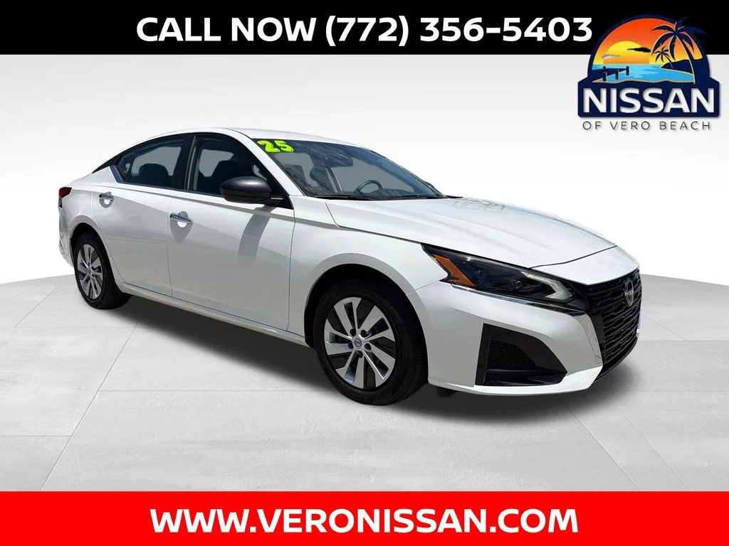 Certified Used 2025 White Nissan 2.5 S image 1