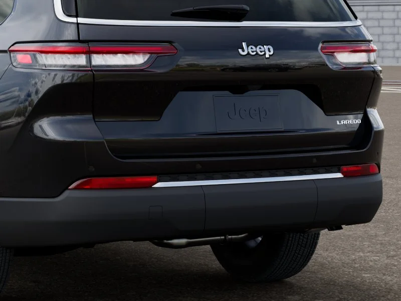 New 2026 Diamond Black Crystal Pearl-Coat Exterior Paint Jeep Laredo image 14