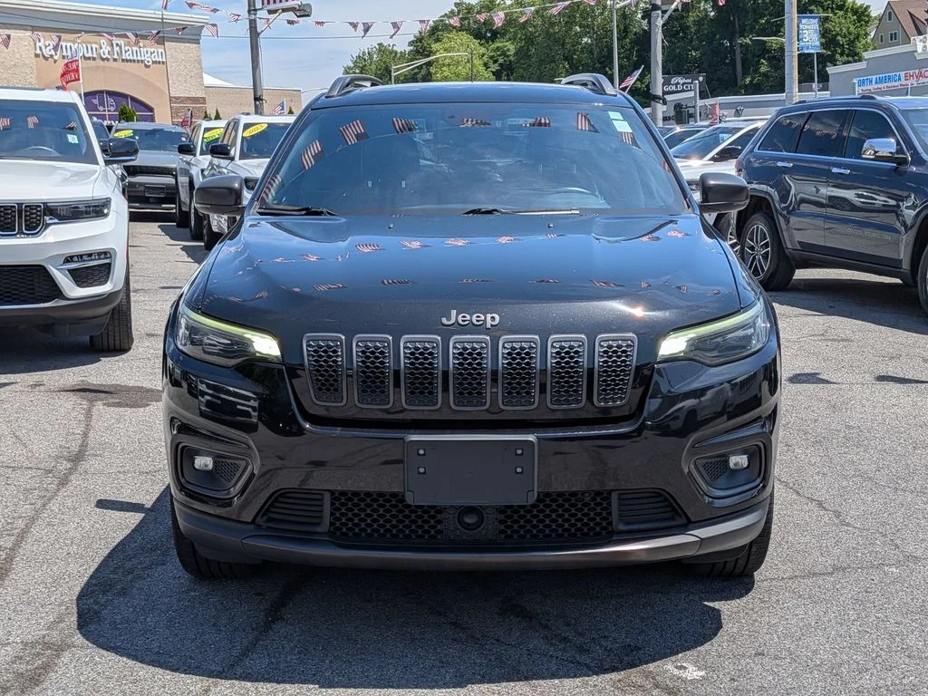 Used 2021 Black Jeep Latitude Lux image 3