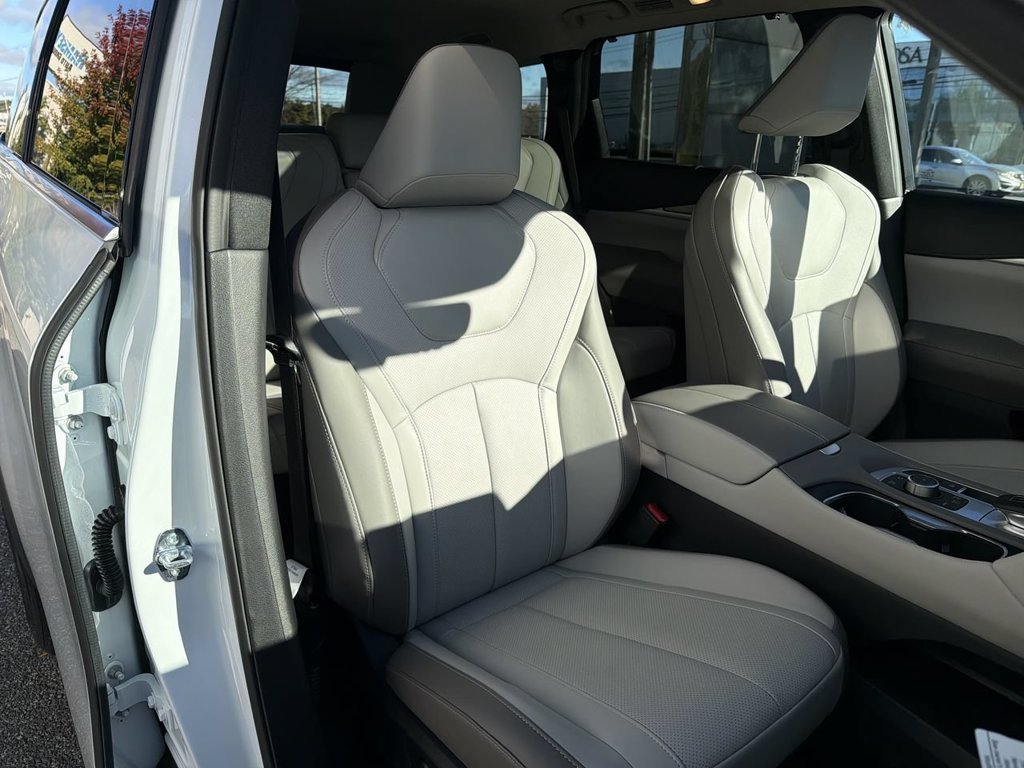 Certified Used 2026 White INFINITI LUXE image 26