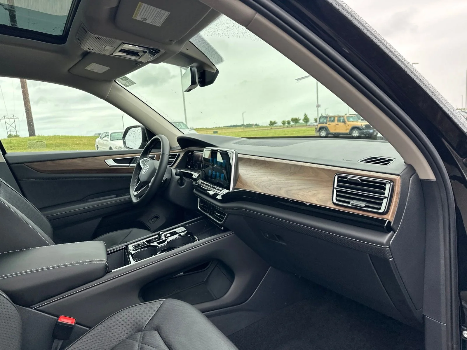 New 2026 Black Volkswagen 2.0T SE w/Technology image 37