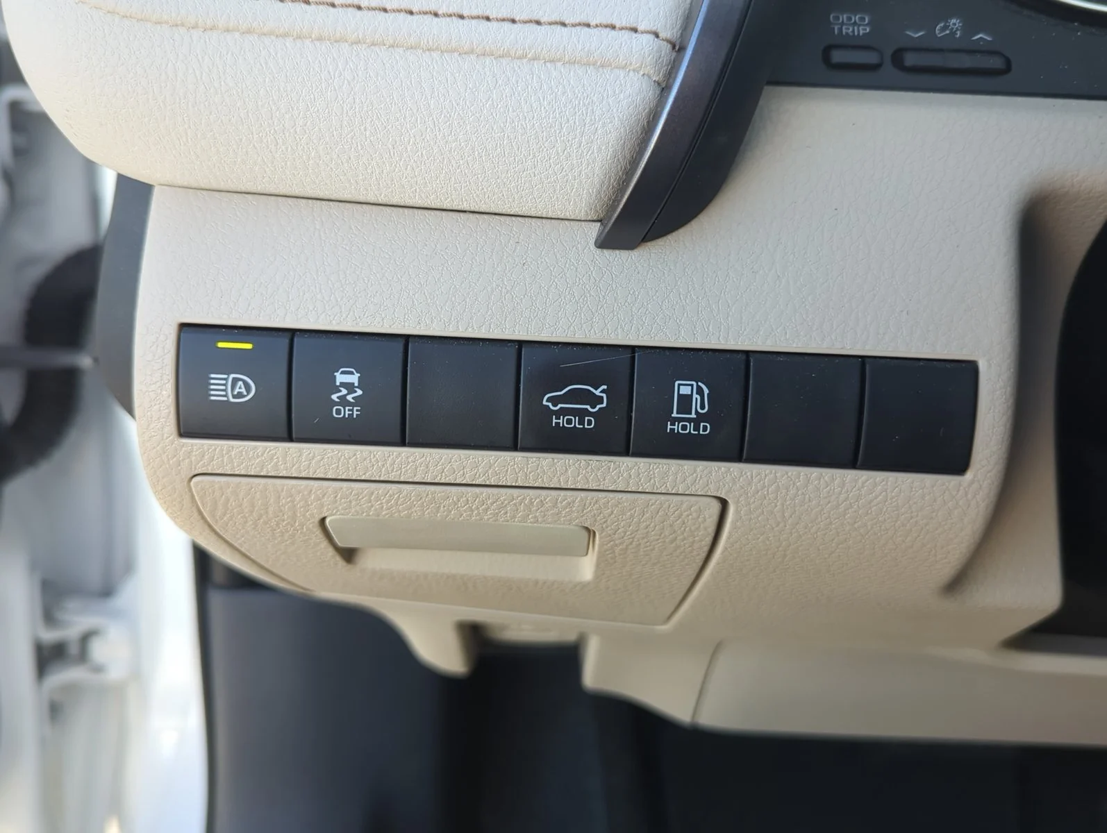 Used 2019 Super White Toyota XLE image 13