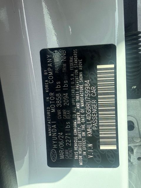 Used 2024 White Hyundai SE image 14