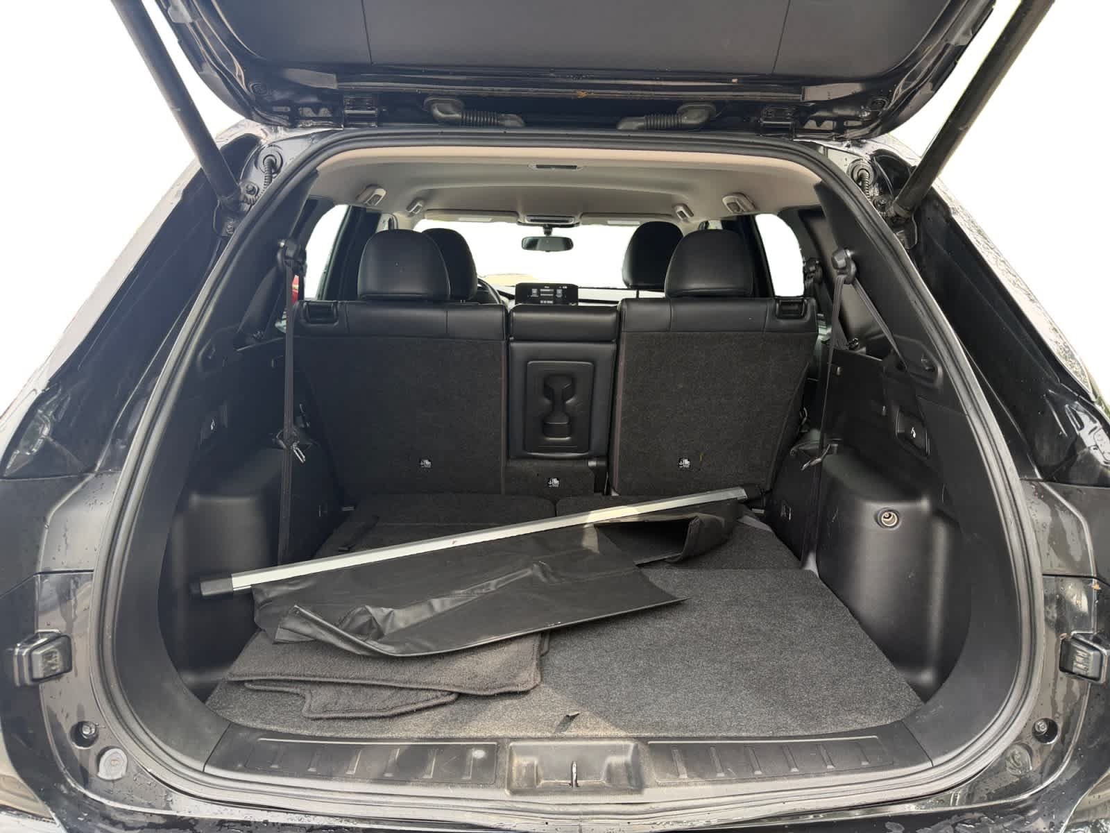 Used 2022 Labrador Black Pearl Mitsubishi SE image 18