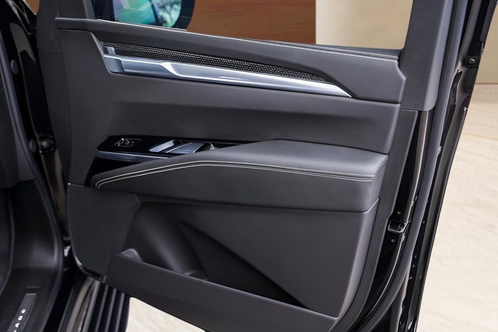2025 Cadillac Escalade V-Series - Photo 30