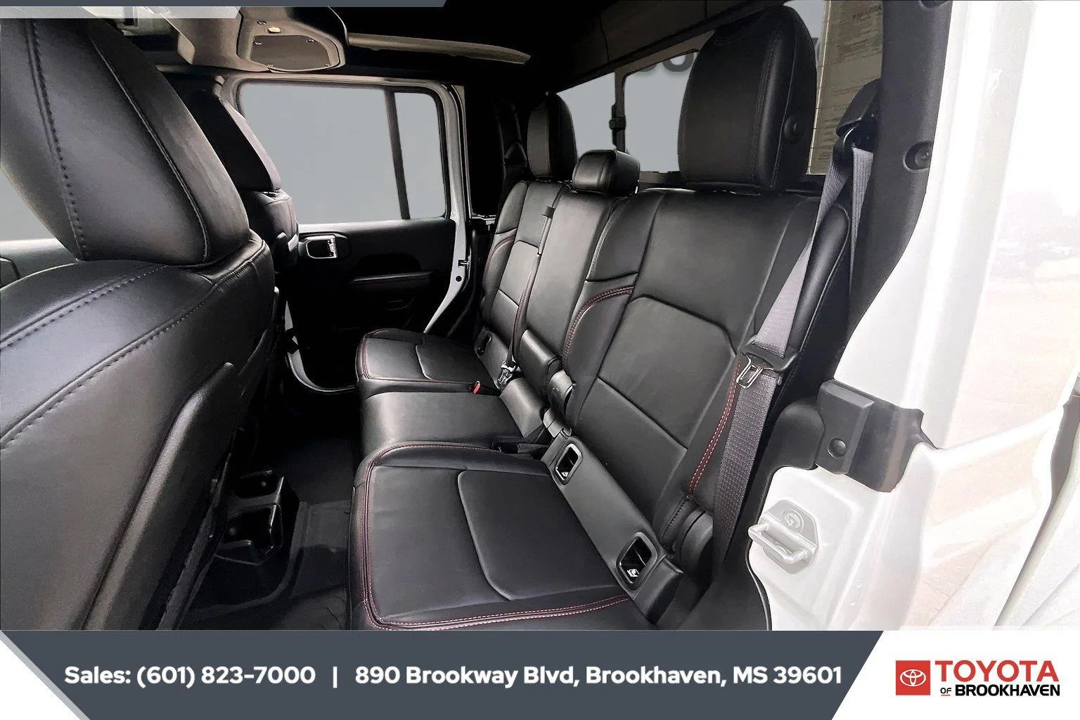 Used 2025 Bright White Clearcoat Jeep Rubicon X image 19
