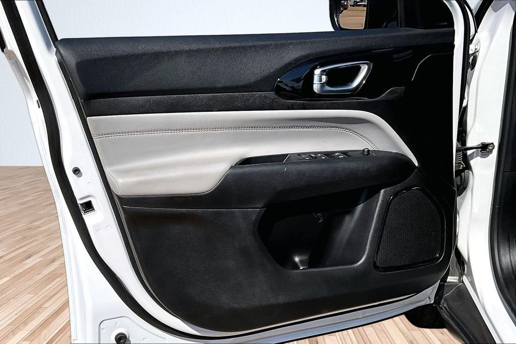 Used 2025 White Jeep Limited image 15
