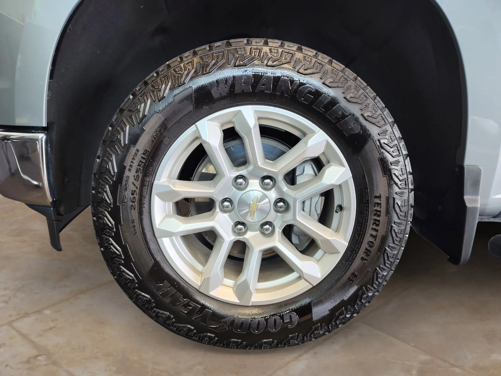 Used 2024 Sterling Gray Metallic Chevrolet LT image 27