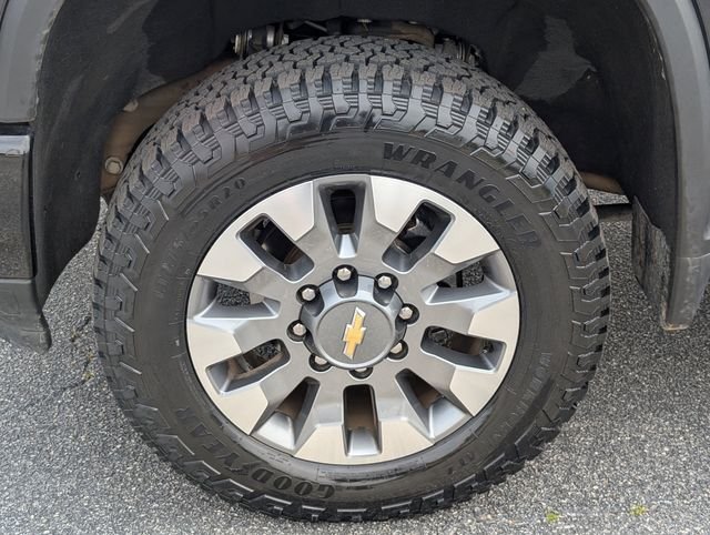 Used 2024 Gray Chevrolet Custom image 13