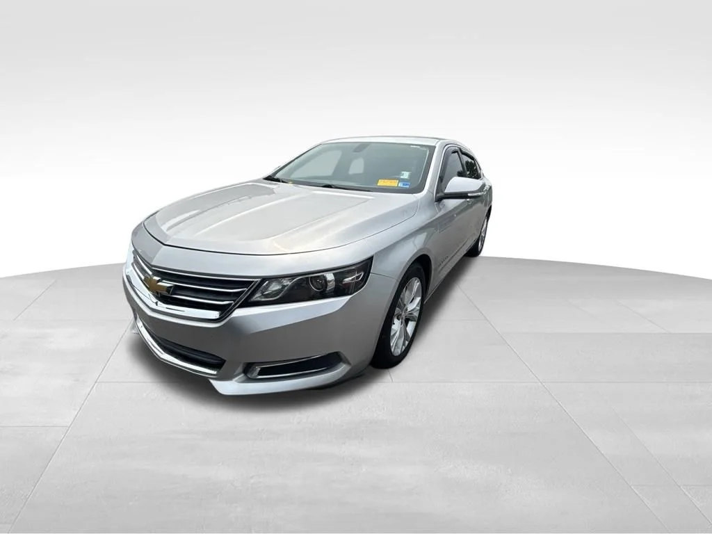 Used 2015 Silver Chevrolet LT image 3