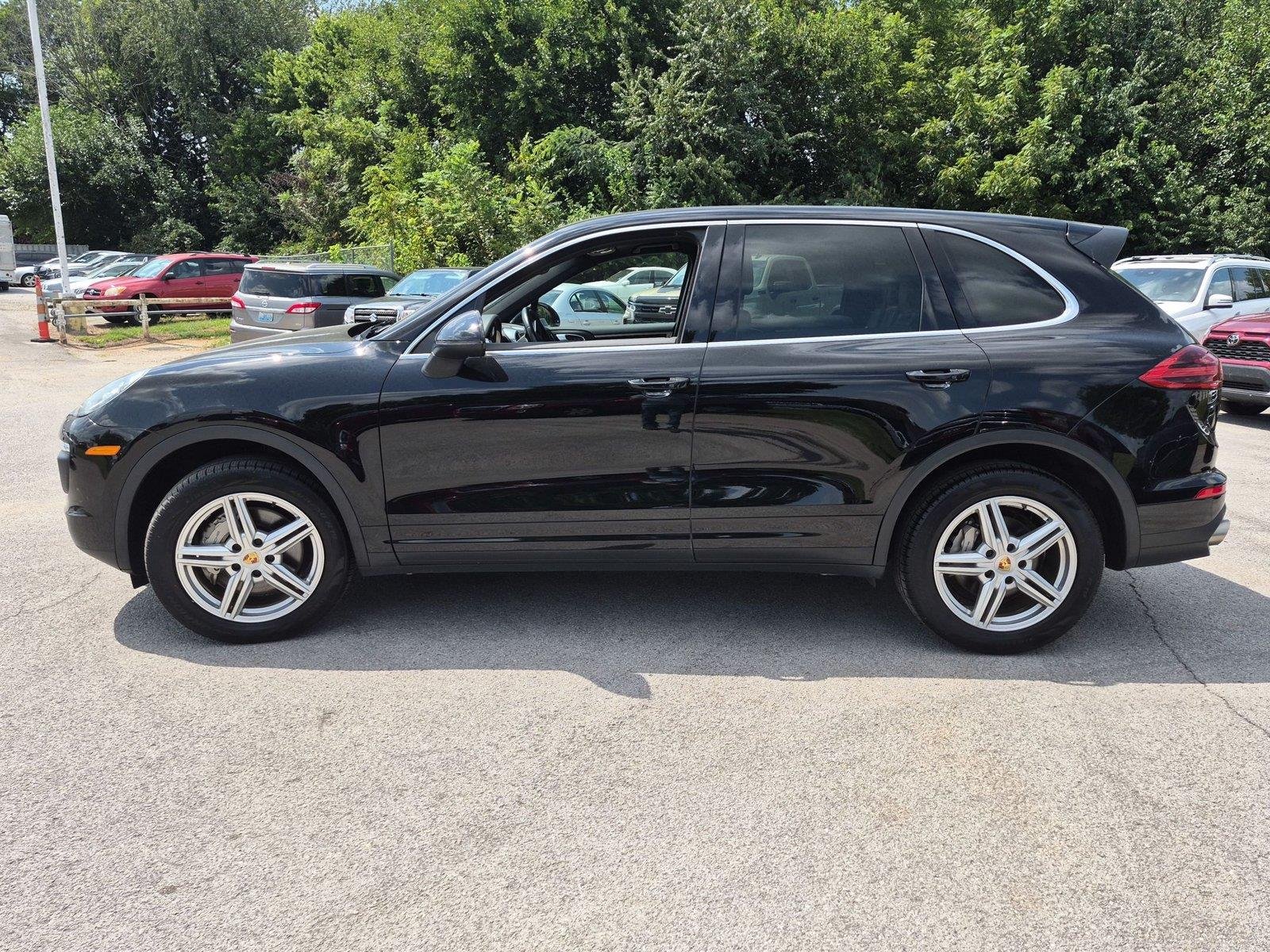 Used 2017  Porsche S image 2