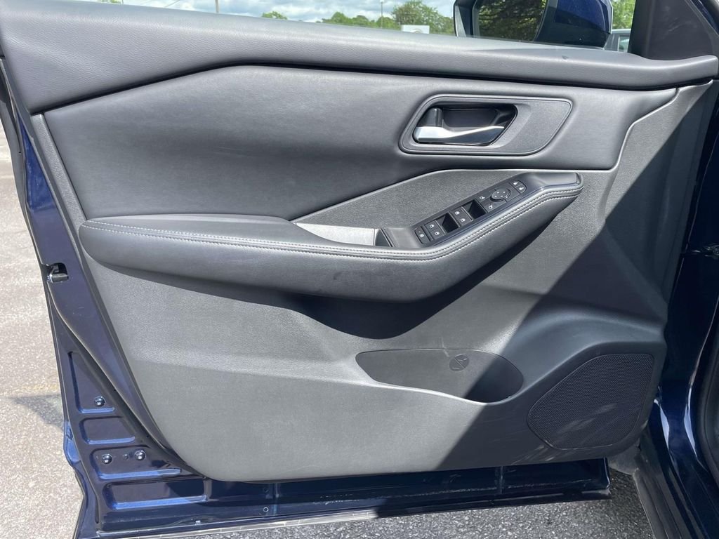 2025 Nissan Rogue SV - Photo 16