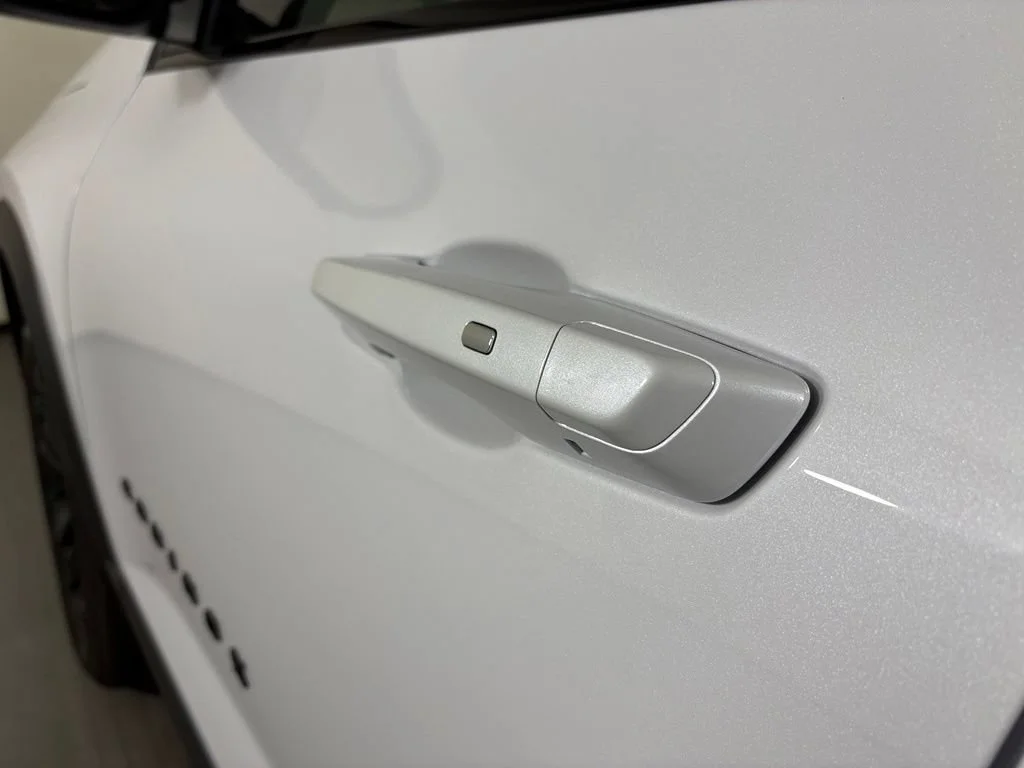 New 2026 Polar White Tricoat Chevrolet RS image 13