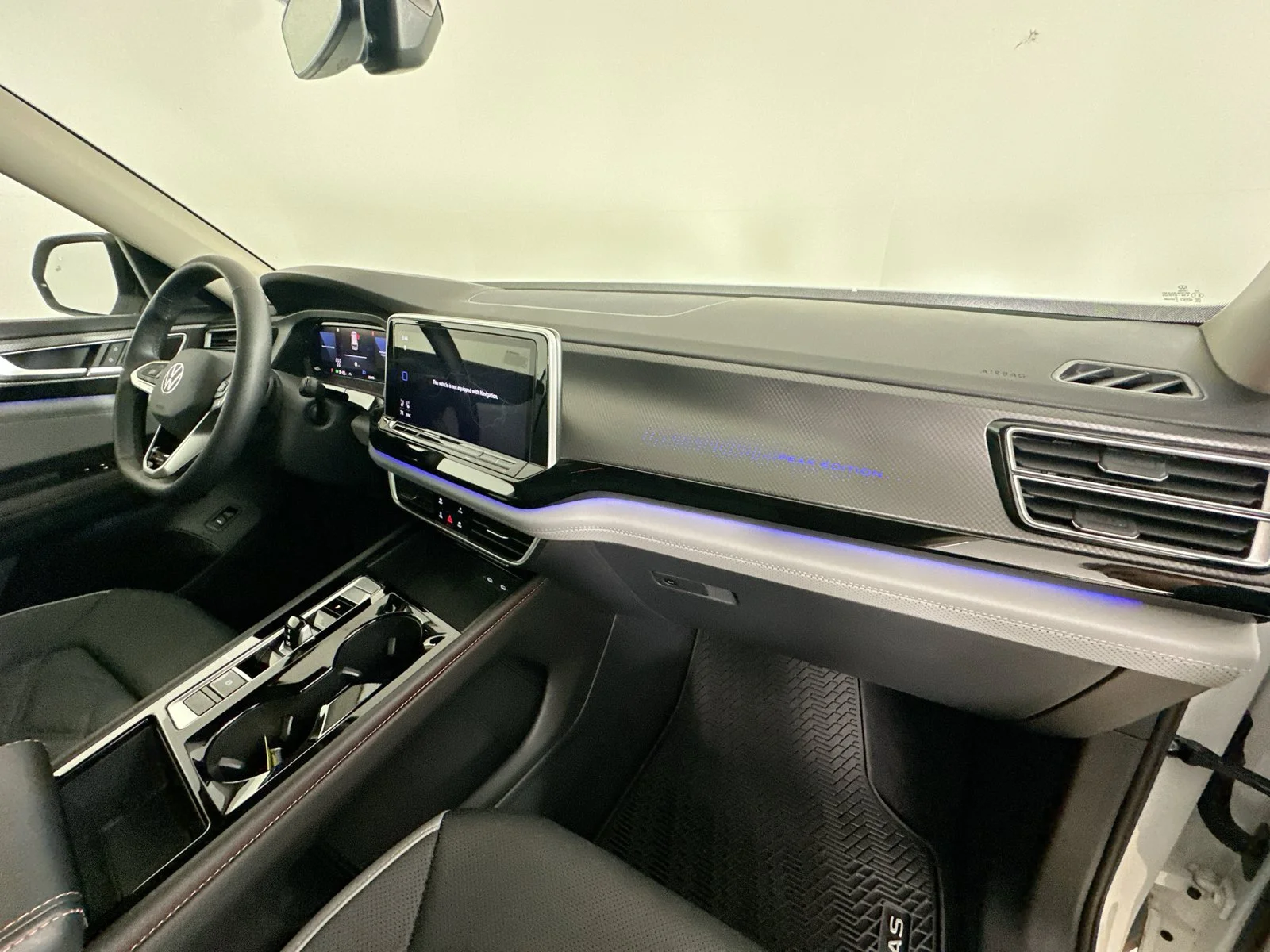 Used 2025  Volkswagen  image 46