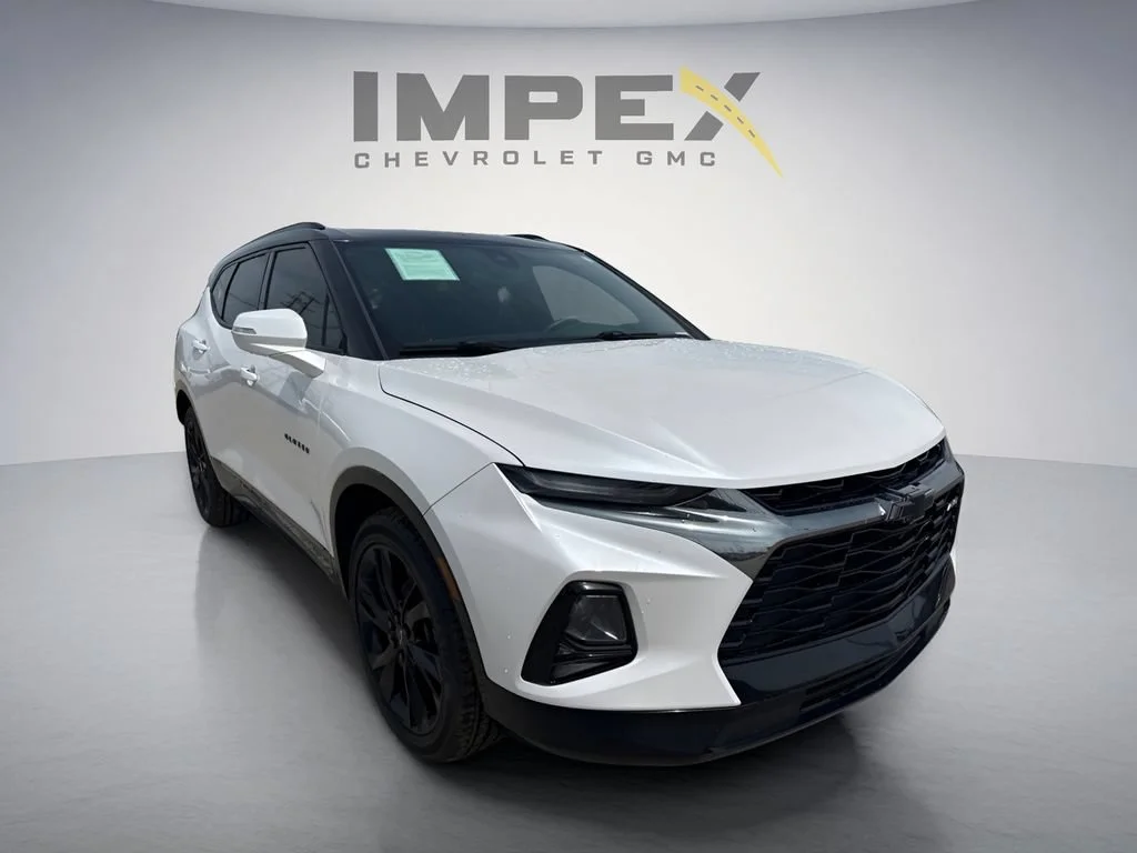 Used 2022 Iridescent Pearl Tricoat Chevrolet RS image 7