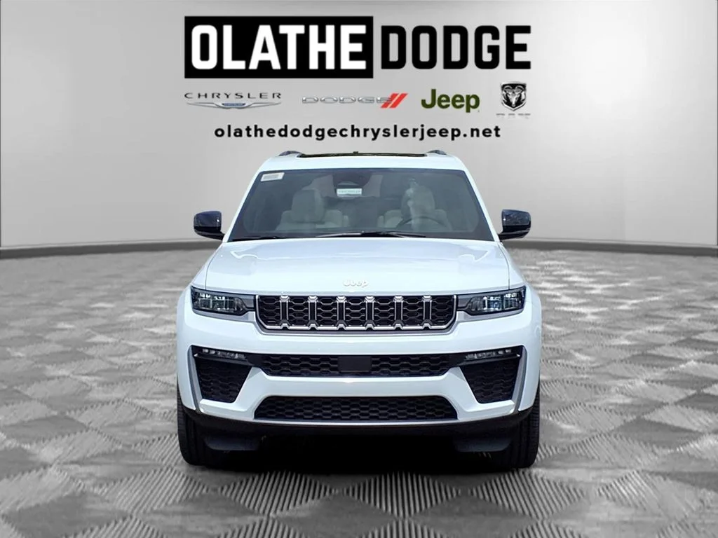 New 2026 Bright White Clear-Coat Exterior Paint Jeep Limited image 31