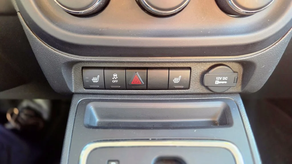 Used 2016 Silver Jeep High Altitude image 21