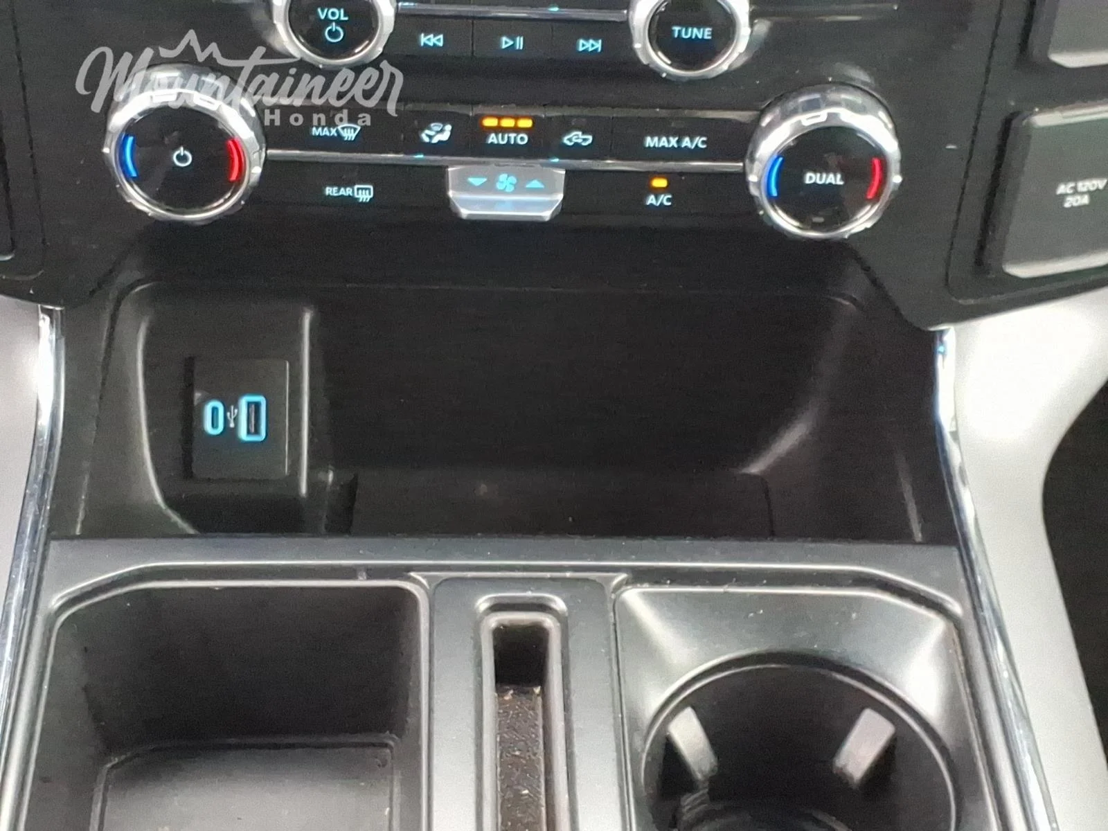 Used 2024 Atlas Blue Ford XLT image 29
