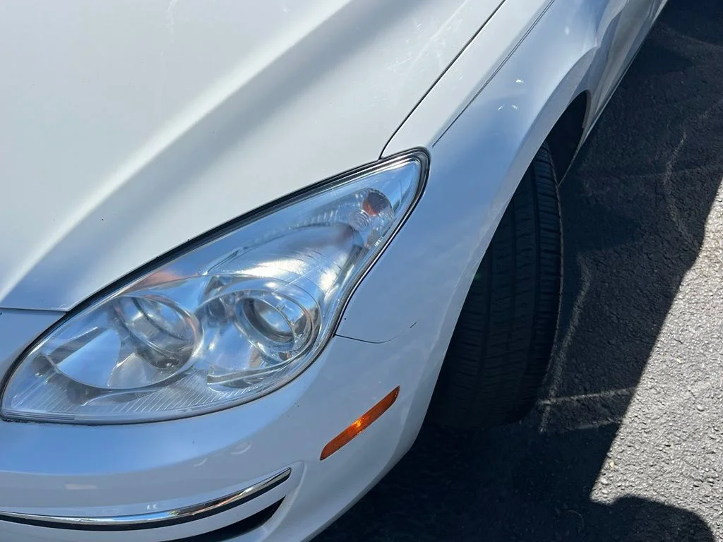 Used 2010 Polar White Hyundai GLS image 3