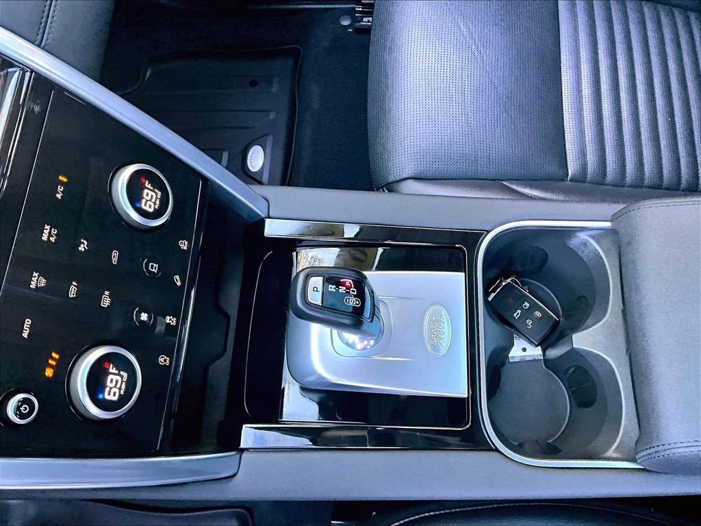 Used 2023 White Land Rover S image 19
