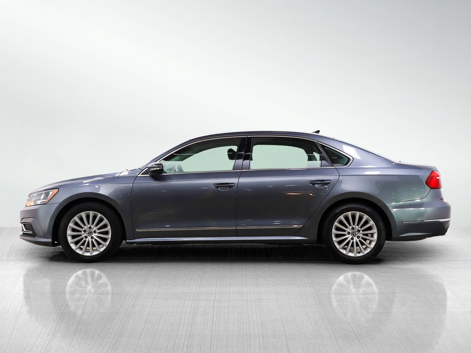 Used 2016 Volkswagen Passat SE with VIN 1VWBT7A38GC010699 for sale in South Saint Paul, Minnesota