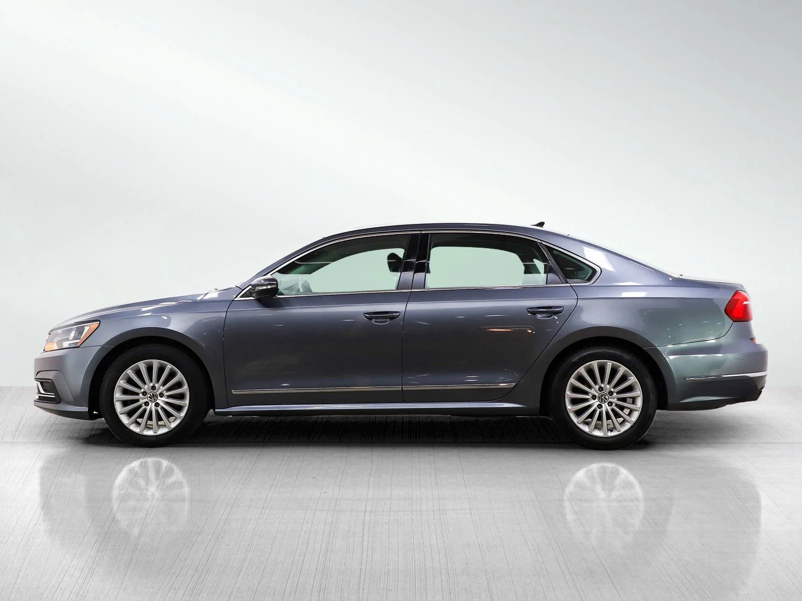 Used 2016 Volkswagen Passat SE with VIN 1VWBT7A38GC010699 for sale in South Saint Paul, Minnesota