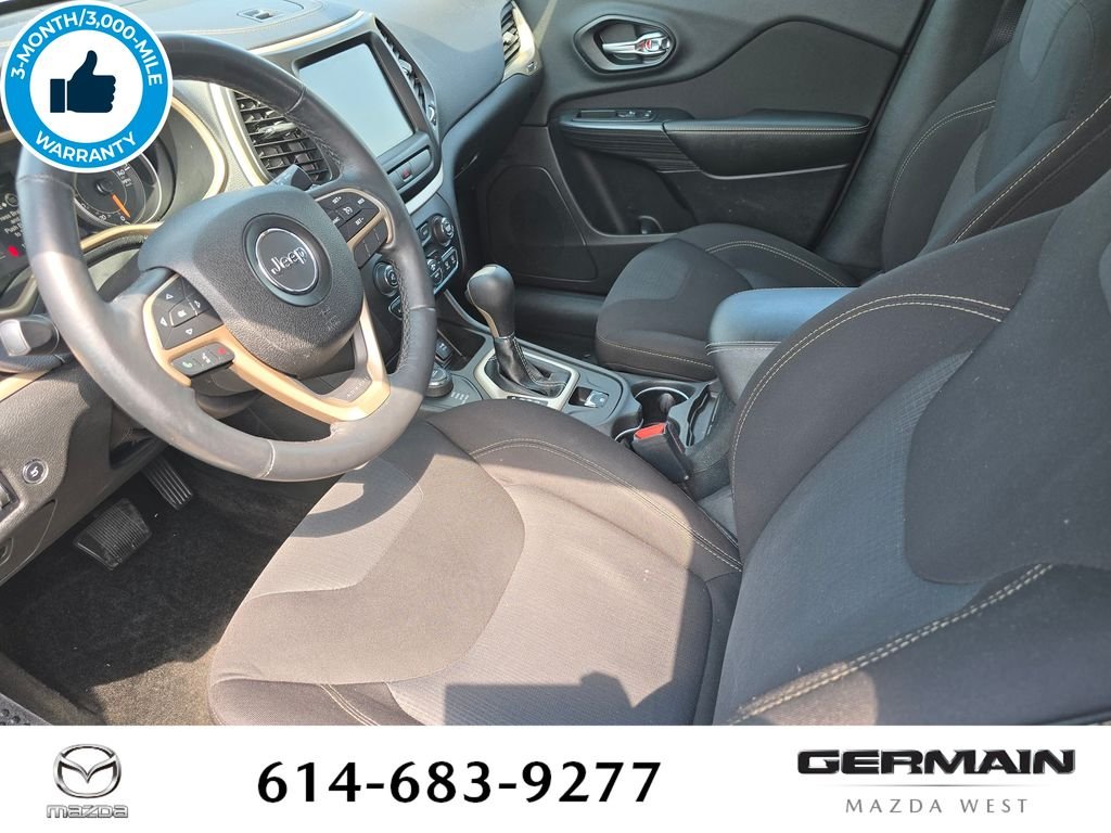 Used 2016 White Jeep Latitude image 19