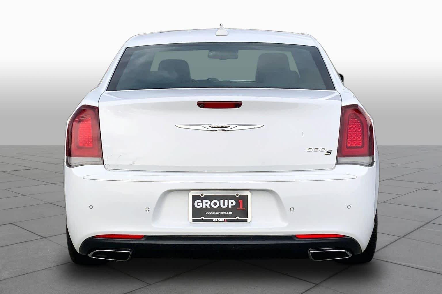 Used 2018 Bright White Clearcoat Chrysler 300S image 5