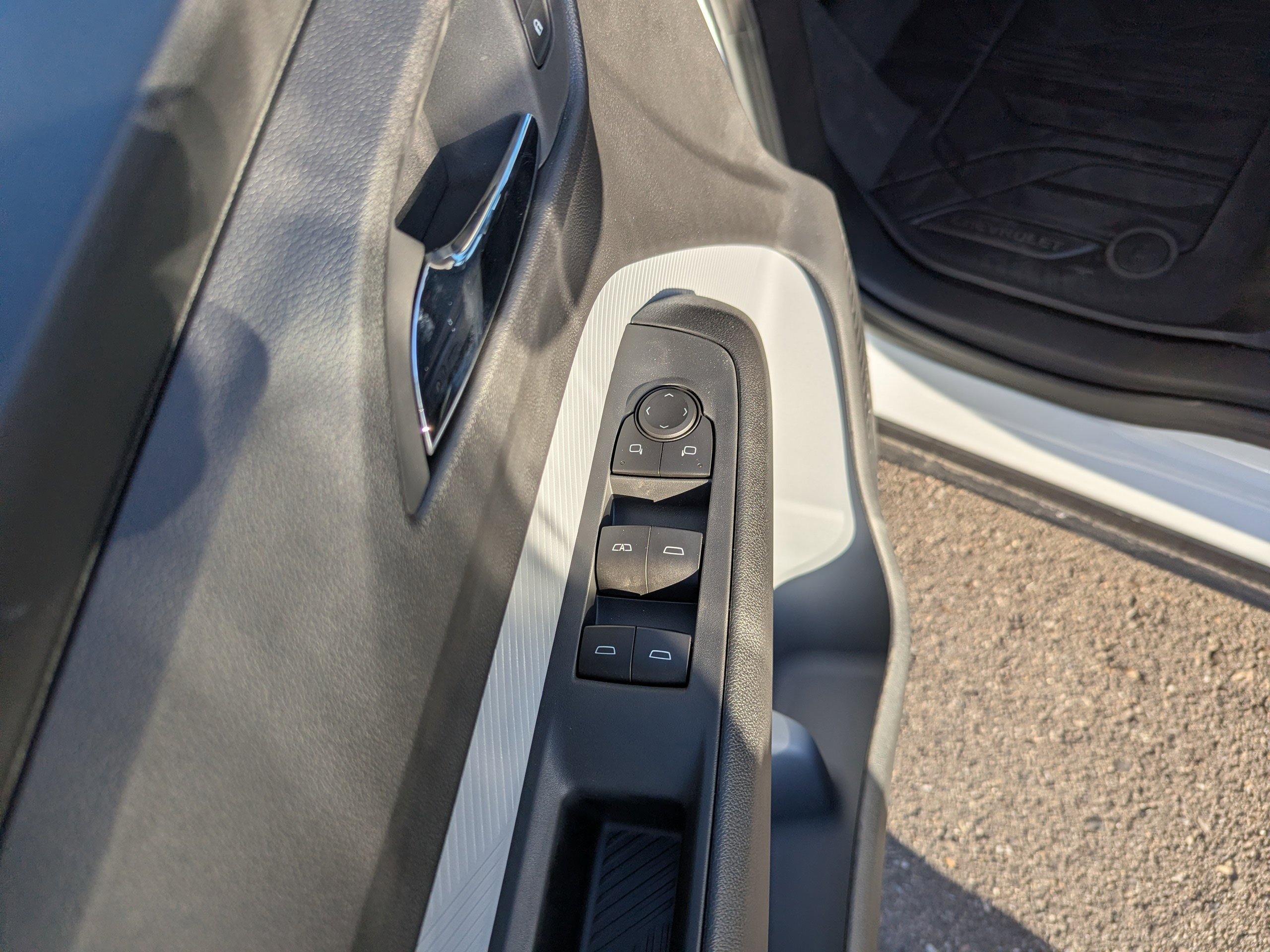 2027 Chevrolet Bolt RS - Photo 9