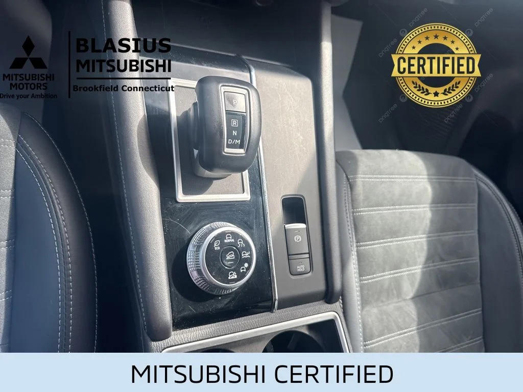 Certified Used 2024 Silver Mitsubishi SE image 27