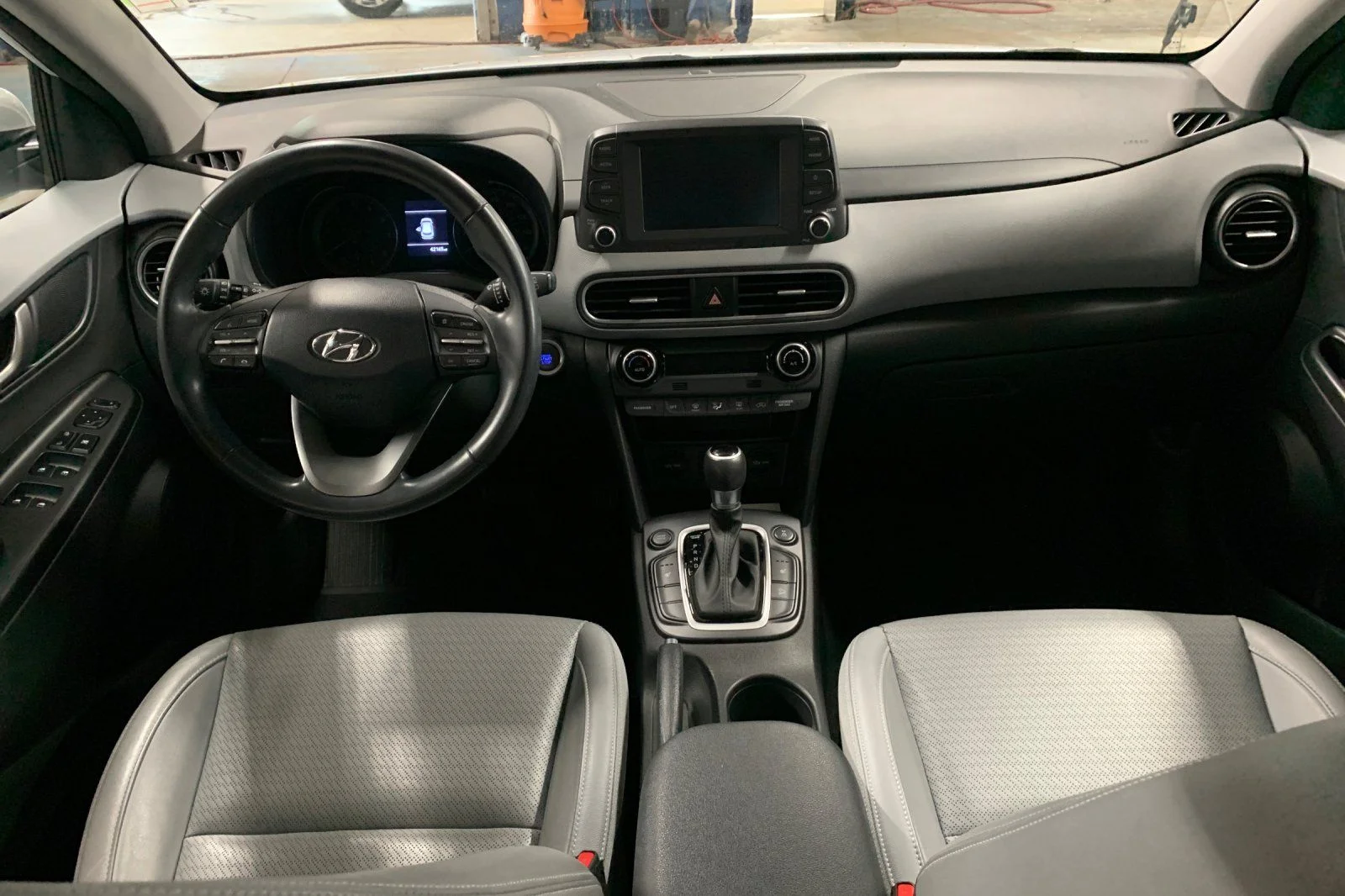 Used 2018 White Hyundai Limited image 15
