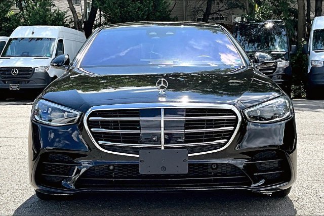 Used 2022 Black Mercedes-Benz S 580 image 2