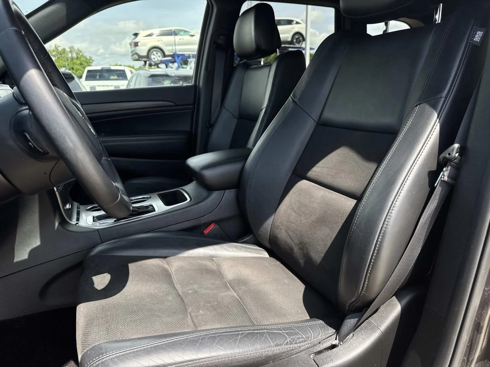 Used 2019 Granite Crystal Metallic Clearcoat Jeep Laredo E 4x2 image 15