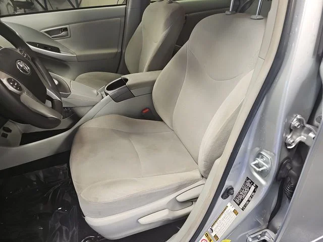 Used 2015 Silver Toyota Three image 15