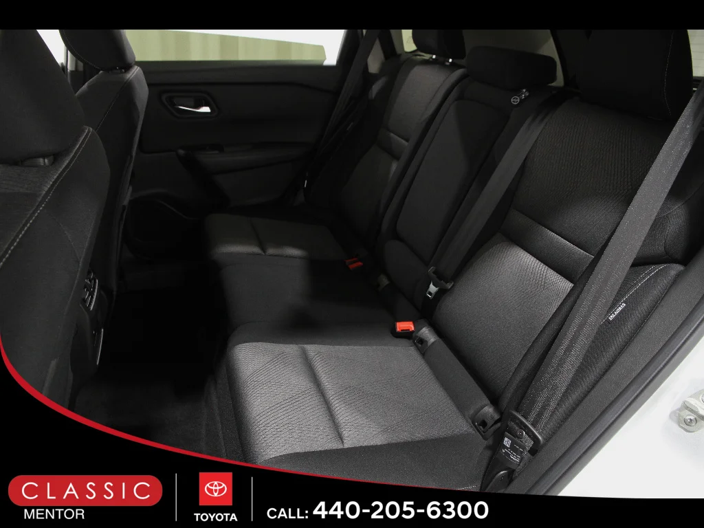 2024 Nissan Rogue SV - Photo 16