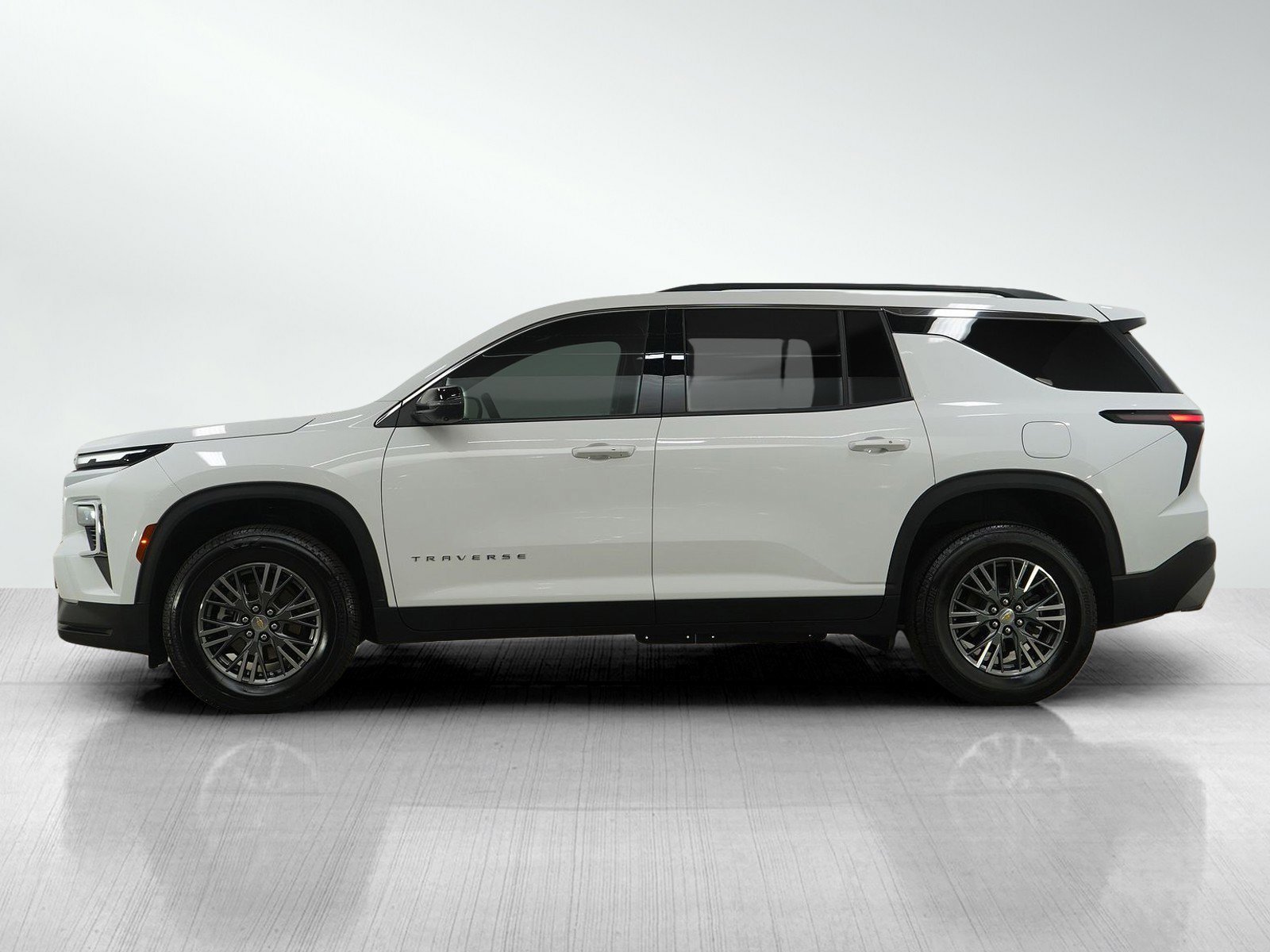 Used 2024 Chevrolet Traverse 1LT with VIN 1GNERGKS1RJ174970 for sale in White Bear Lake, Minnesota