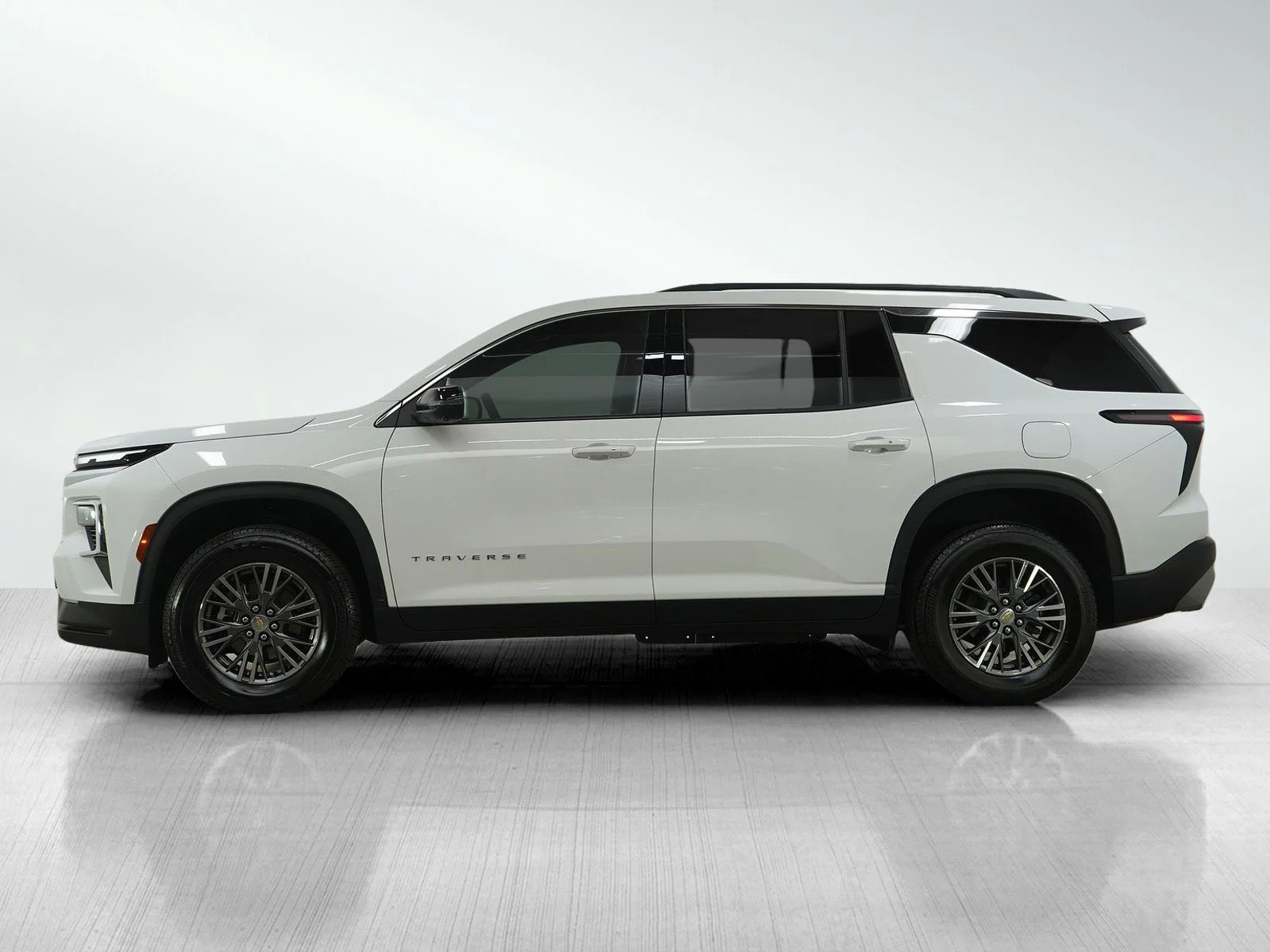 Used 2024 Chevrolet Traverse 1LT with VIN 1GNERGKS1RJ174970 for sale in White Bear Lake, Minnesota