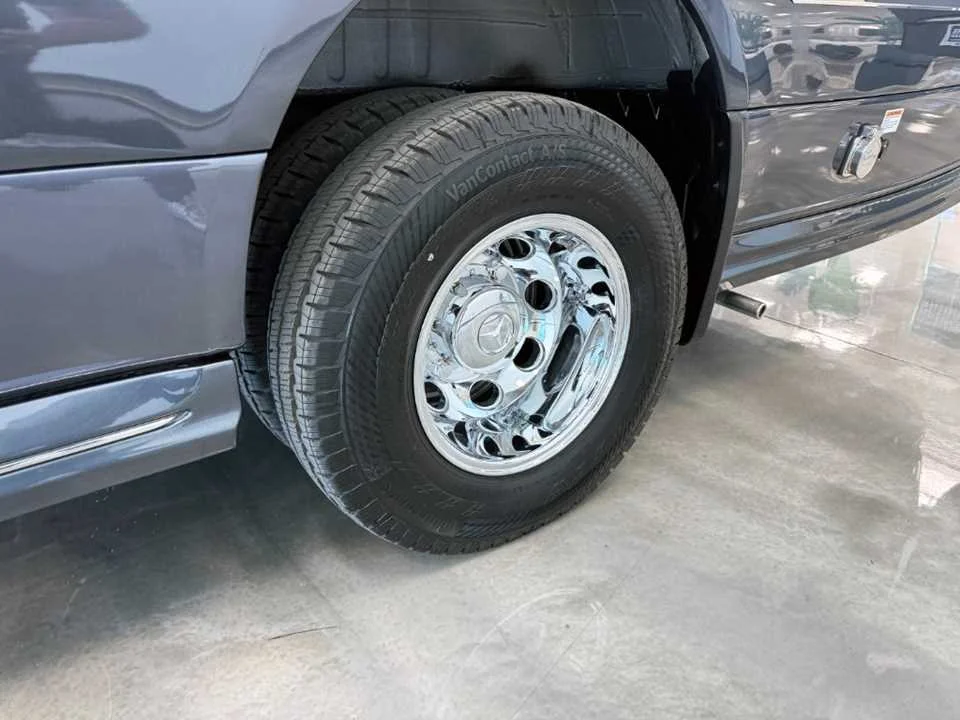 New 2025 Tenorite Gray Metallic AIRSTREAM  image 46