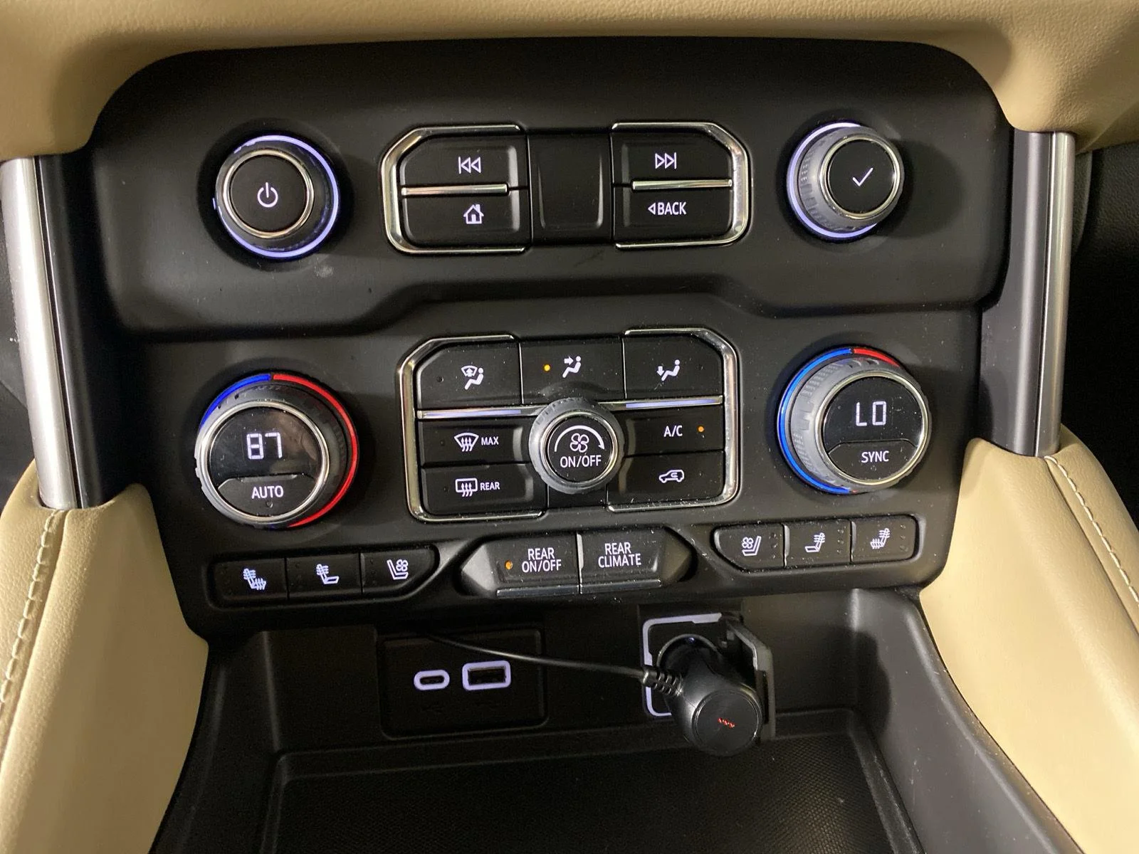 Used 2023 Iridescent Pearl Tricoat Chevrolet Premier image 20