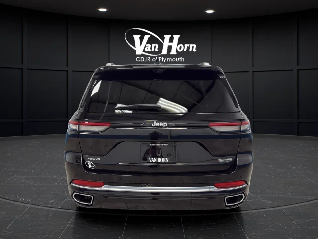 Used 2024 Diamond Black Jeep Summit image 6