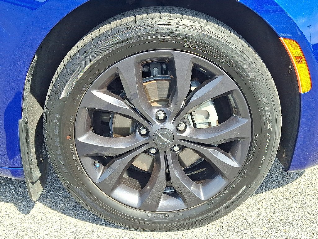 Used 2020 Blue Chrysler Touring L image 9