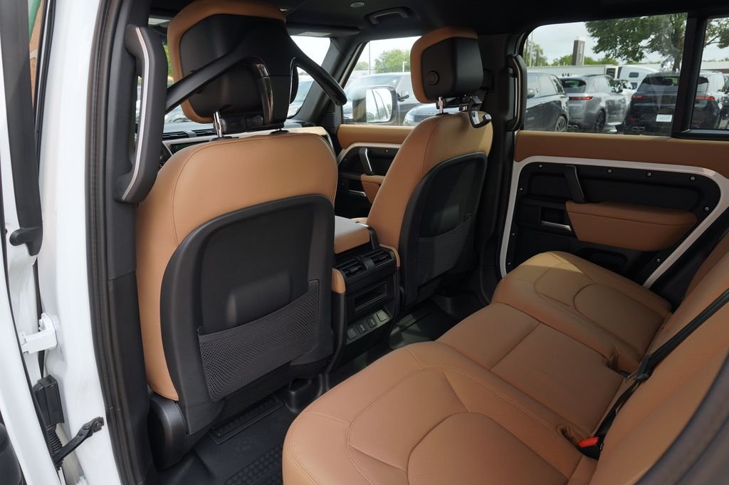 New 2026 Fuji White Land Rover X-Dynamic SE image 27