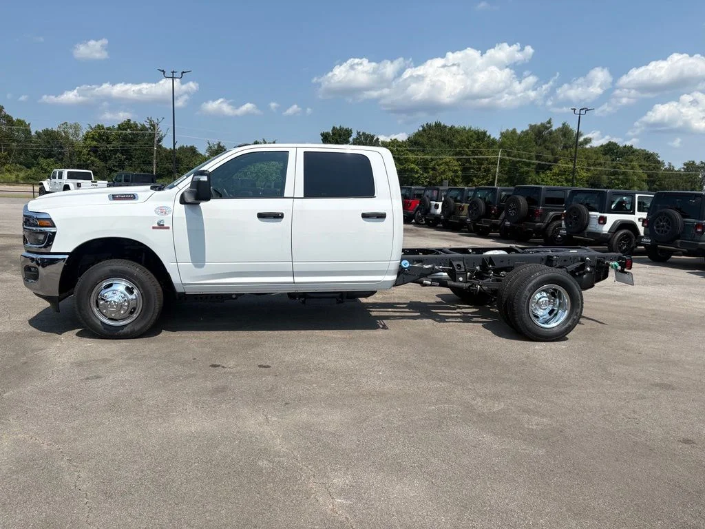 New 2026 Bright White Clear-Coat Exterior Paint RAM Tradesman image 4