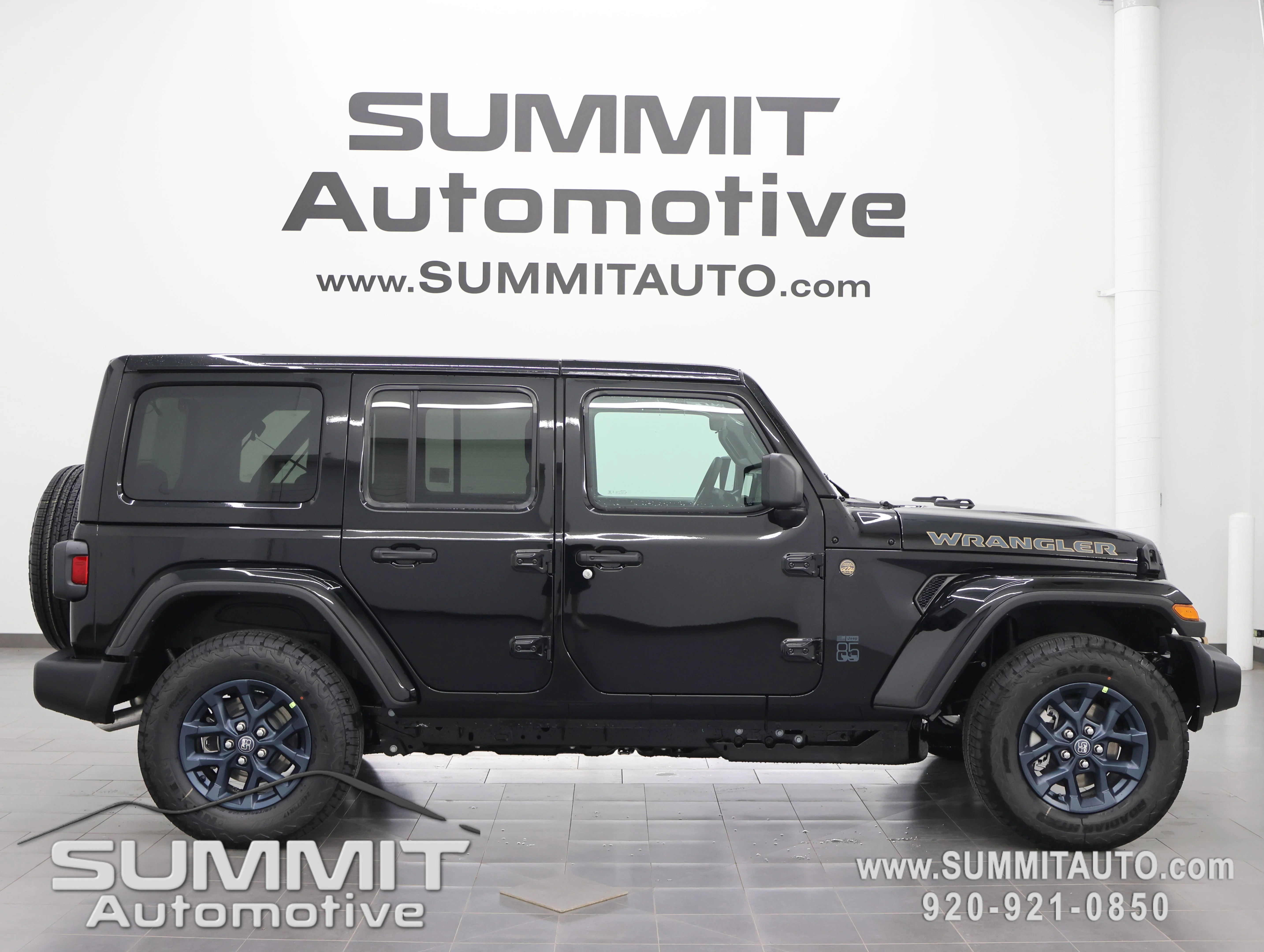 New 2026 Black Clear-Coat Exterior Paint Jeep 85th Anniversary Edition image 1