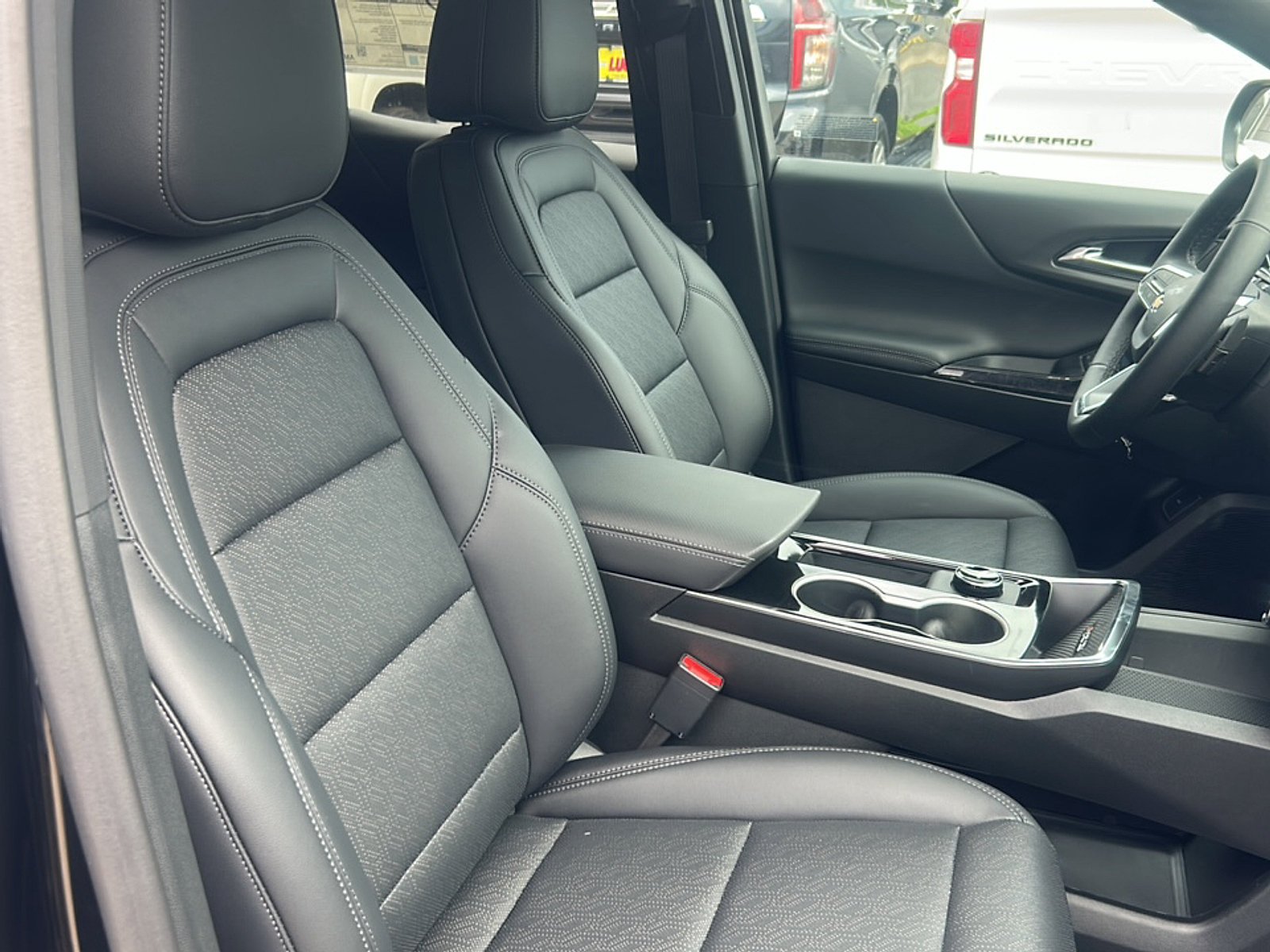 2027 Chevrolet Equinox LT - Photo 13