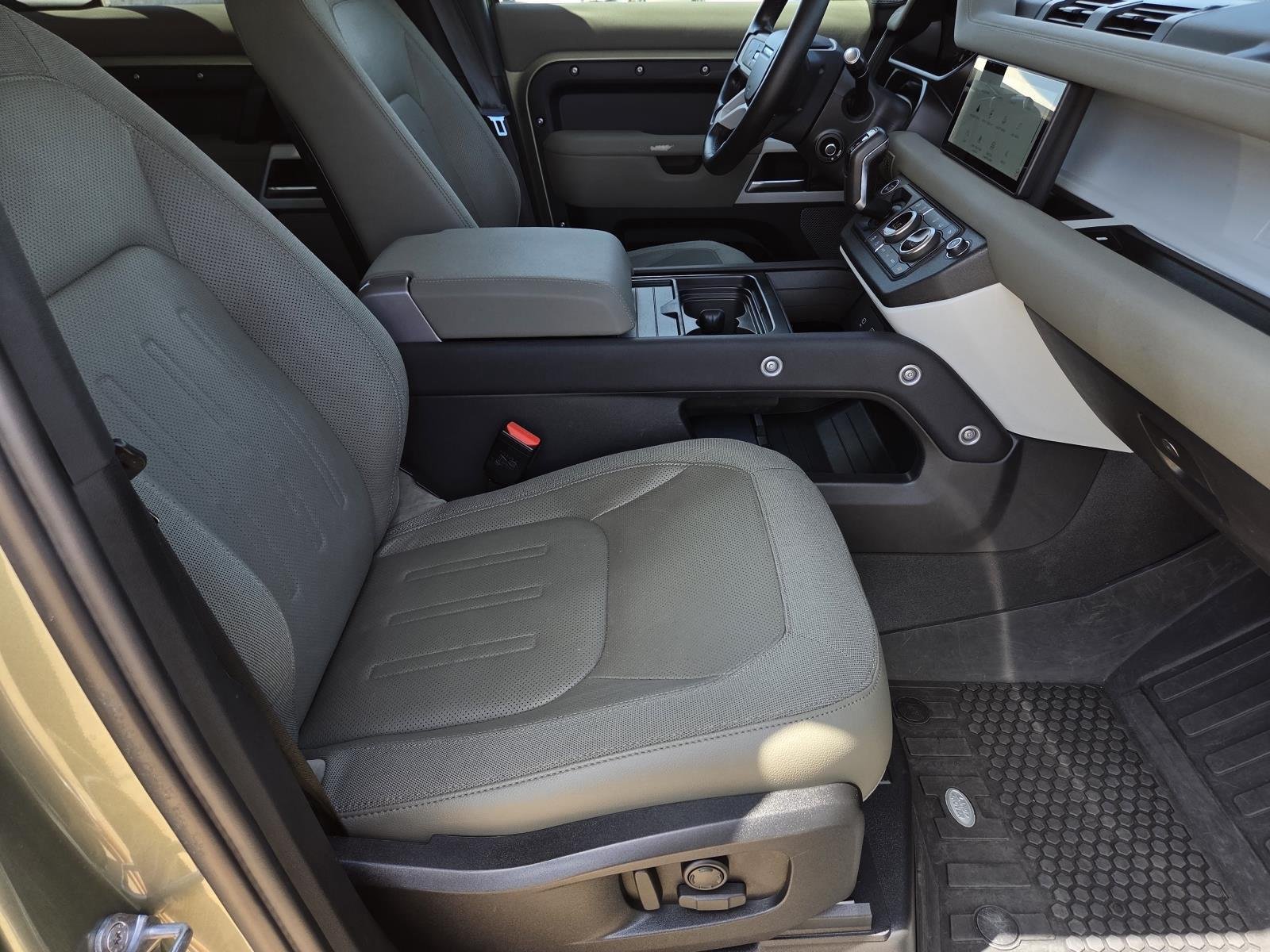 Used 2020 Pangea Green Metallic Land Rover SE image 43