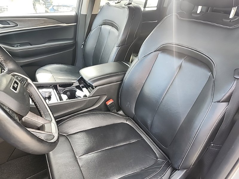 Used 2022 Silver Jeep Limited image 10
